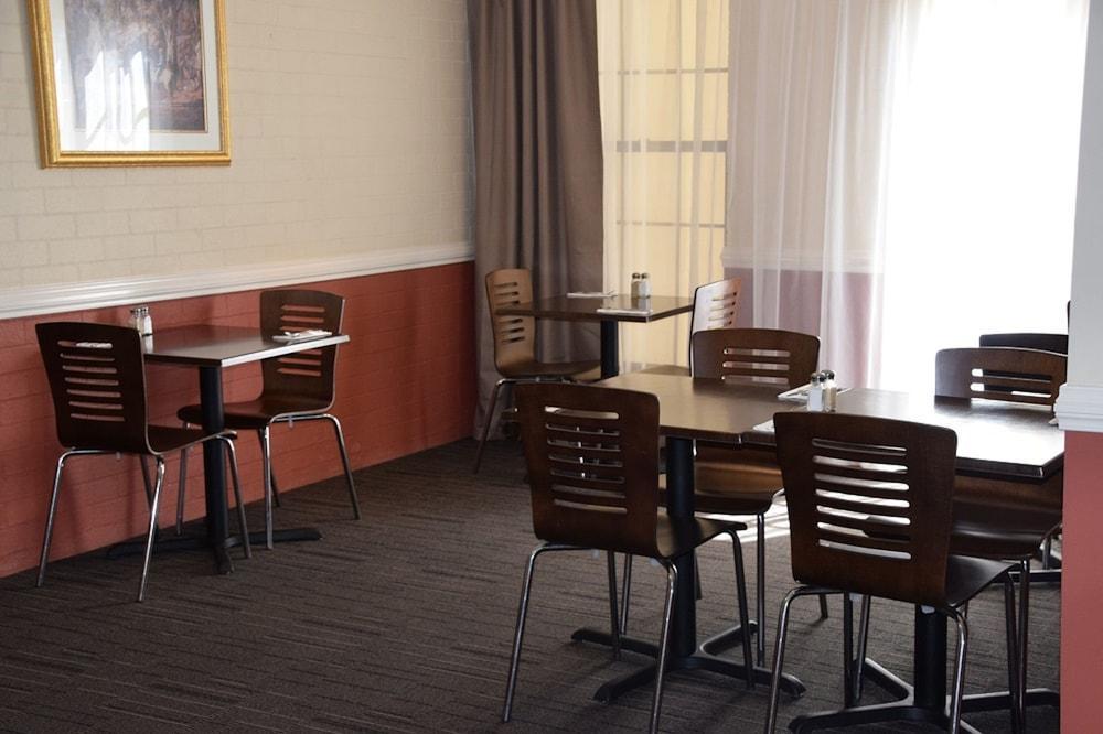 Best Western Coachman'S Inn Motel Батерст Экстерьер фото