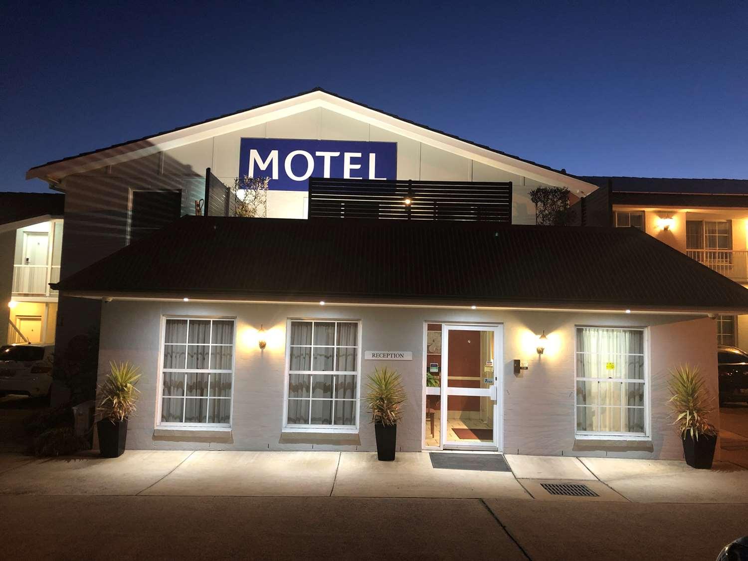 Best Western Coachman'S Inn Motel Батерст Экстерьер фото