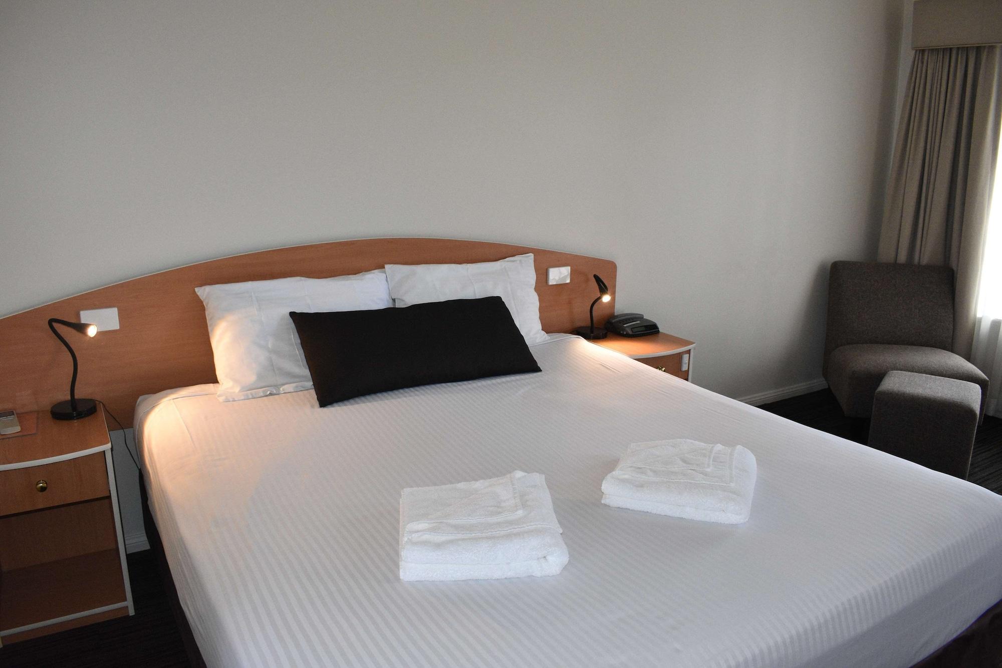 Best Western Coachman'S Inn Motel Батерст Экстерьер фото