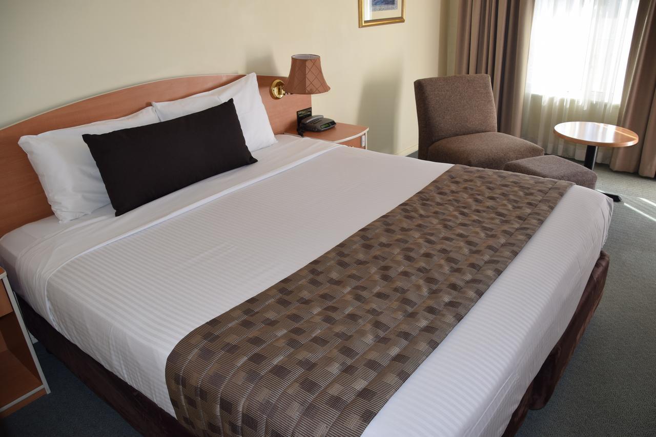 Best Western Coachman'S Inn Motel Батерст Экстерьер фото