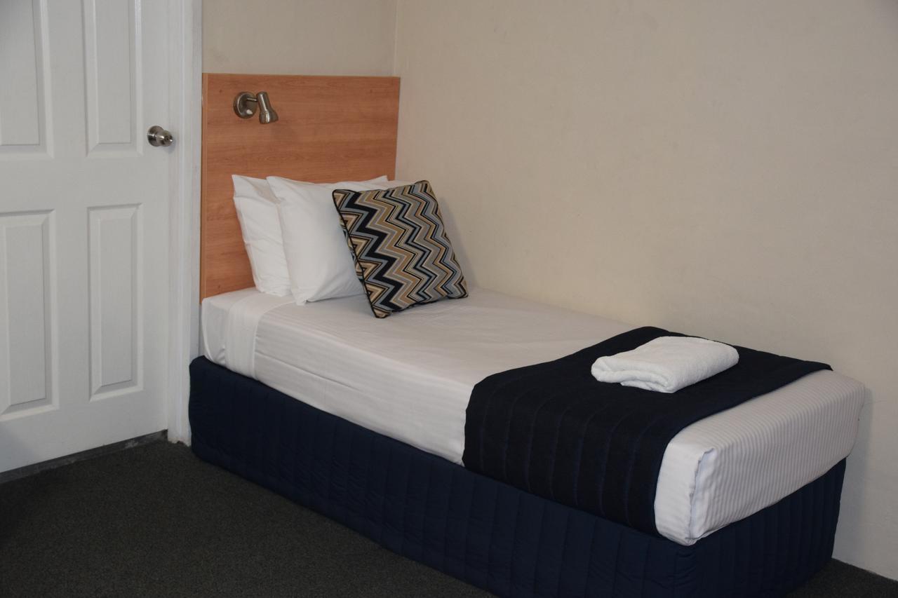Best Western Coachman'S Inn Motel Батерст Экстерьер фото